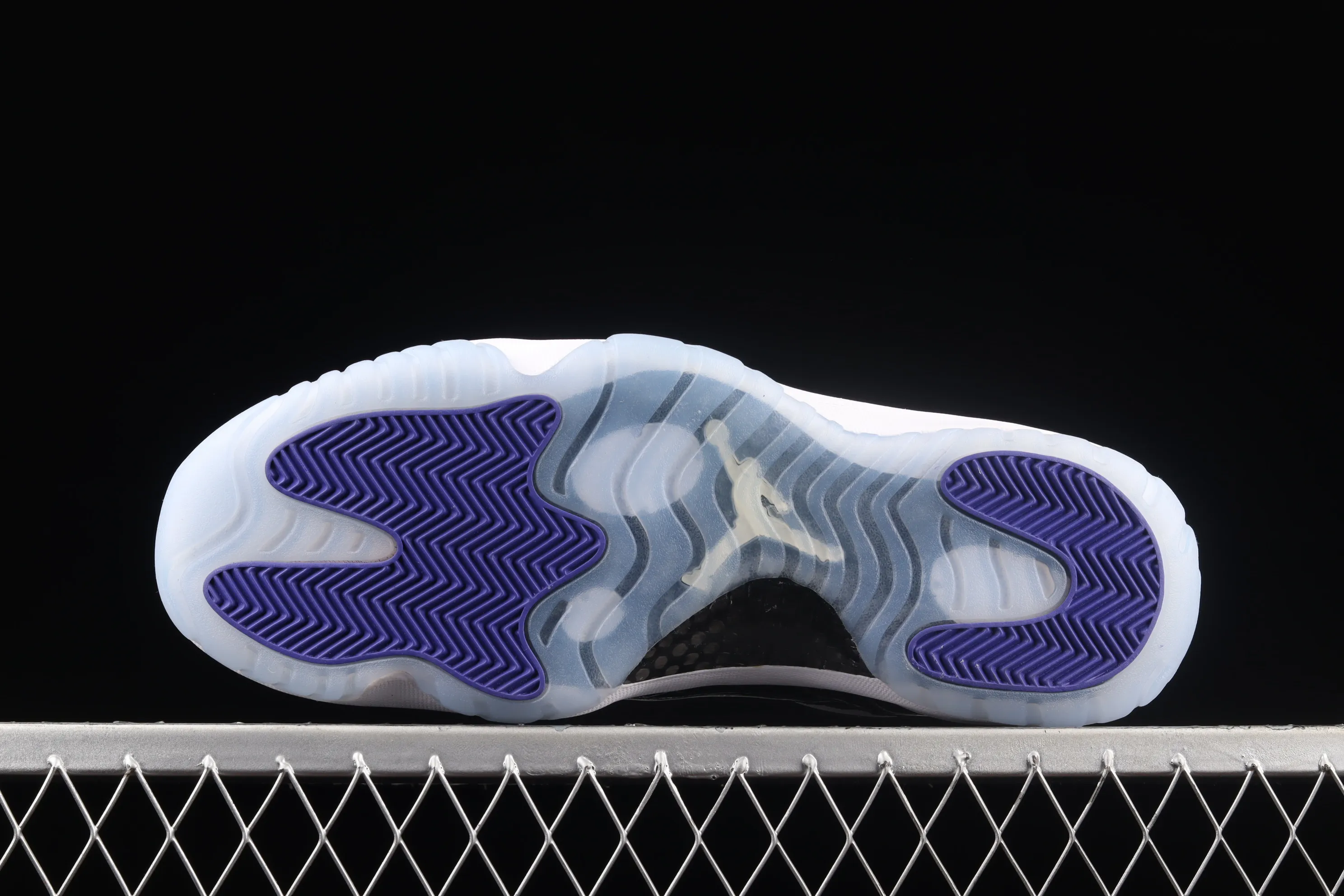 All Categories Air Jordan Jordan Series Basketball Shoes Air Jordan 11 Pure Original Version Air Jordan 11 Low "Concord" AJ11 Concord White Black Original Label Real Carbon Fiber Low-top Basketball Shoes 528895-153